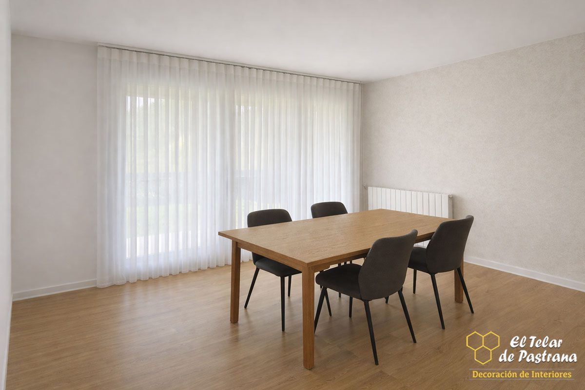 Simple salon sin terminas de decorar con cortinas duomo