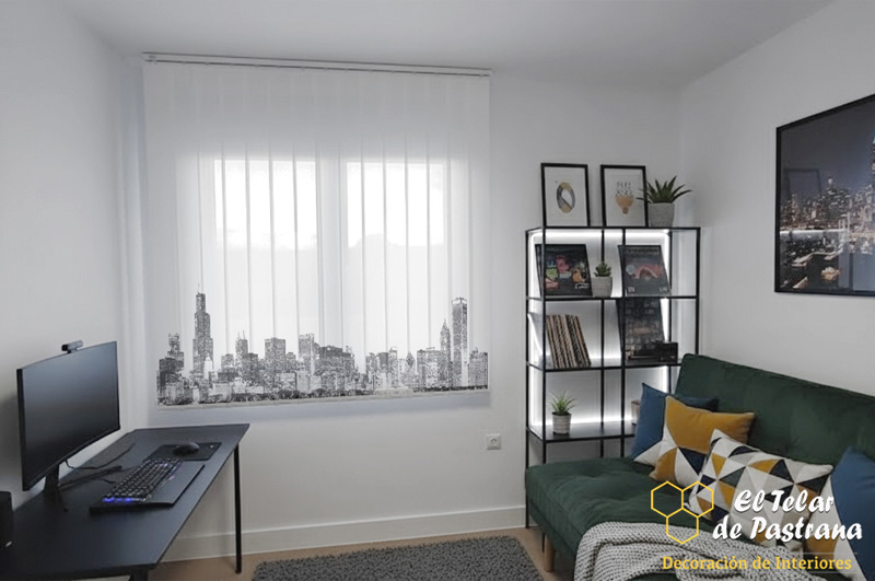 Ambiente estudio con vertical impreso ciudad Cortinas verticales impresion ciudad