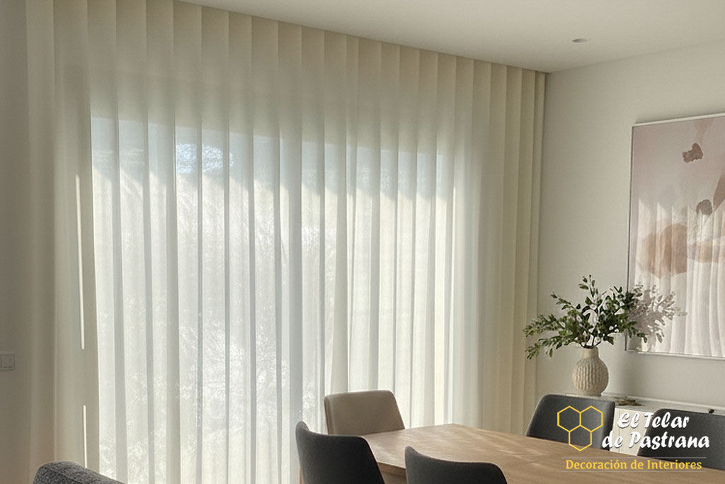 Doble Cortina Onda Perfecta en salón Madrid Proyecto 26: Doble cortina Onda Perfecta con riel doble negro en salón - Madrid