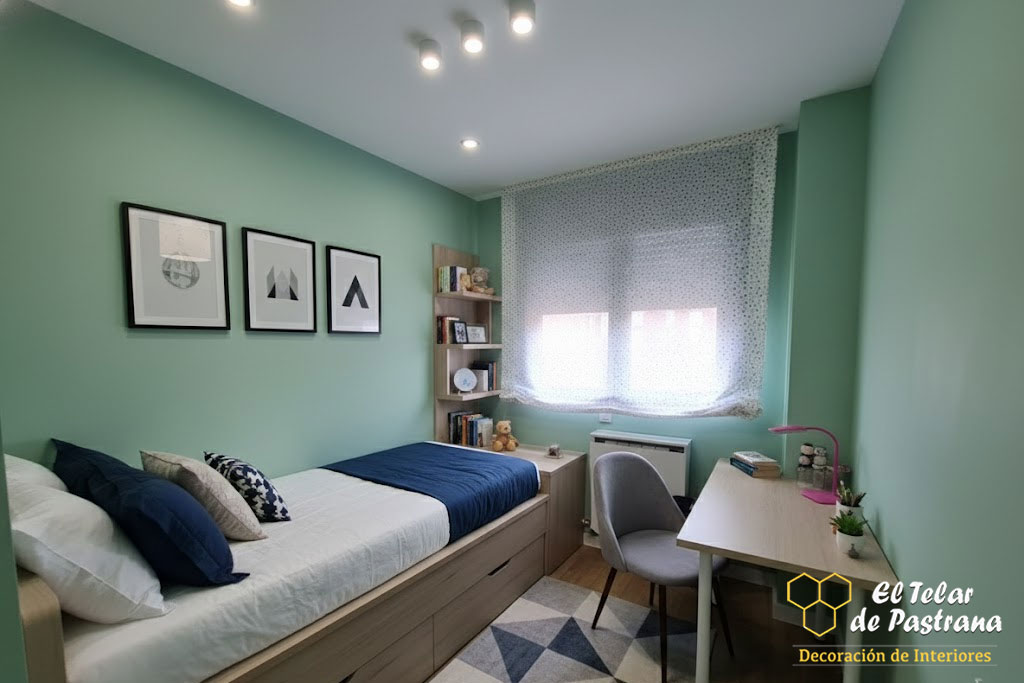 Dormitorio juvenil con estor paquete con estampado de topos