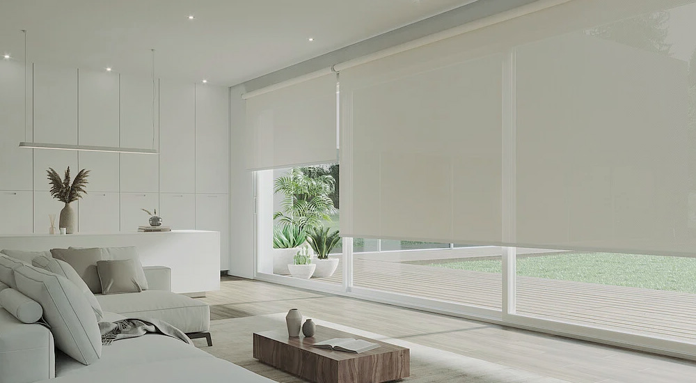 Salón grande con enrollables de gran tamaño en blanco