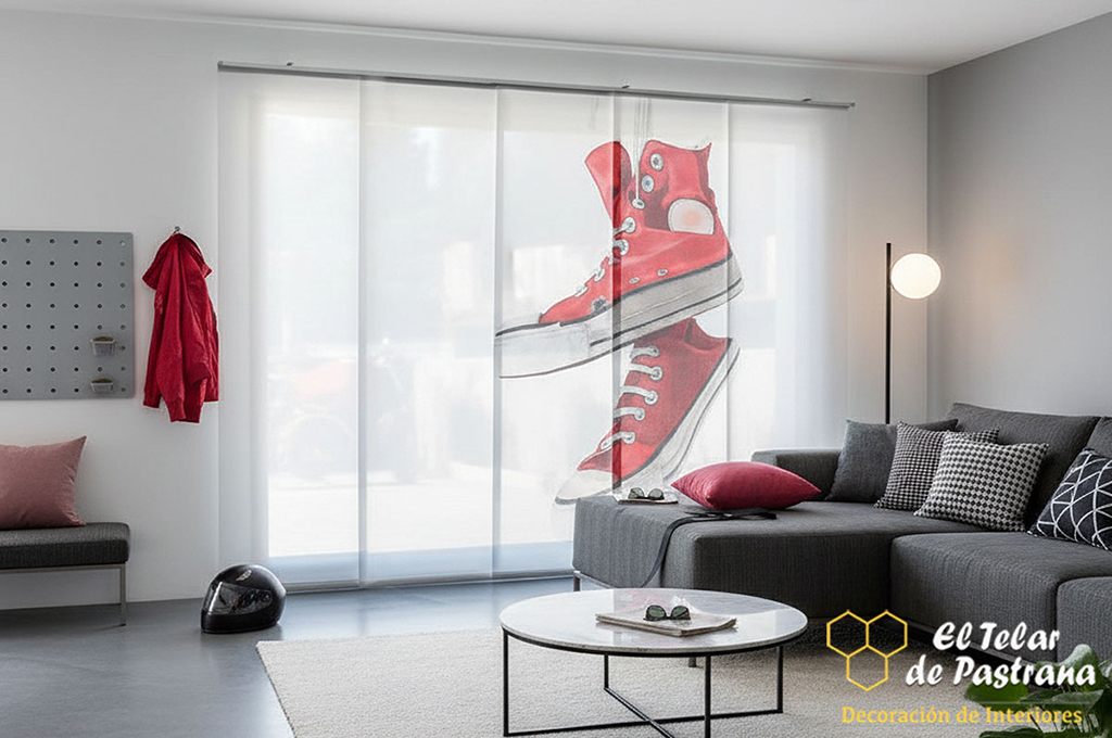 Paneles japoneses con impresión digital juvenil de zapatillas rojas en sala